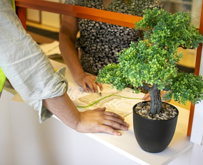 Forlog Oy:n asiakaspalvelu auttaa nopeasti ja asiantuntevasti. Ota yhteyttä puhelimitse tai sähköpostilla – saat sujuvaa palvelua ja selkeät vastaukset.